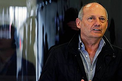 Ron Dennis'e göre Alonso yarışlara bir sene ara verebilir