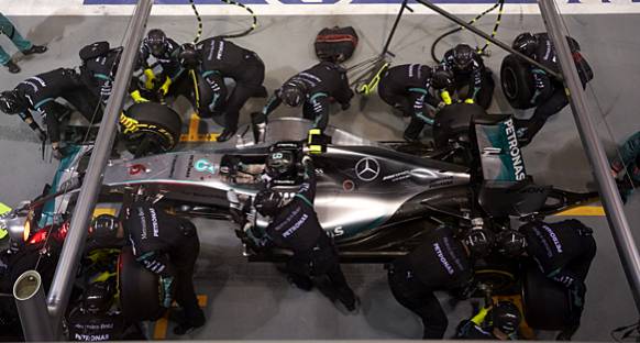 Wolff: Mercedes Singapur'dan Sonra Korkmamalı