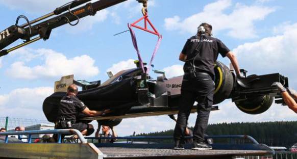 Rosberg, lastik patlamasının ardından güvenini kaybetti