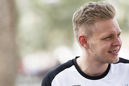 Magnussen: 2016'da yarışmak zorundayım