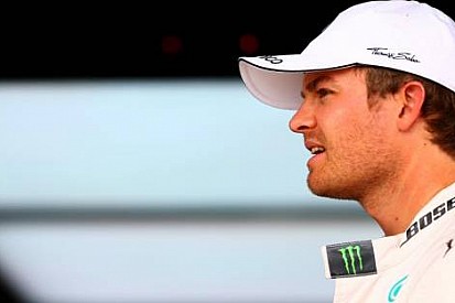 Silverstone'da sorun yaşayan Rosberg lider
