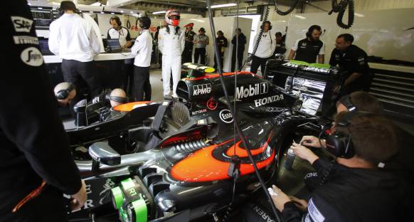 Button, Kanada'nın McLaren'i zayıf noktalarından vuracağını söyledi