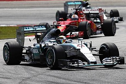 Lauda: Mercedes ile Ferrari arasında performans farkı yok