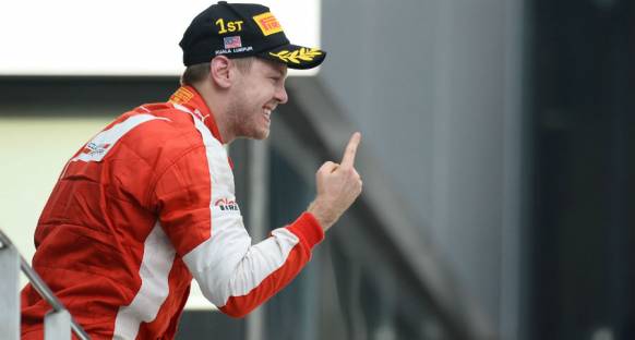 Ferrari Malezya'da şahlandı, Vettel kazandı!