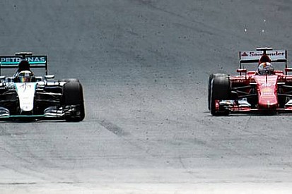 Hamilton ve Rosberg, strateji ve araç dengesinden şikayetçi