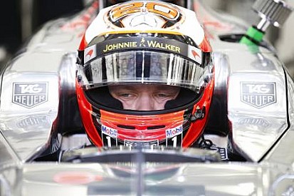 Alonso testlere katılamıyor, Magnussen piste çıkacak