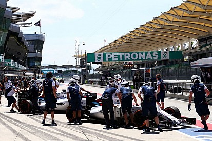 Середина сезону: Williams проти Red Bull
