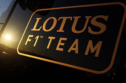 Lotus уволил пиарщика за твиты в адрес России