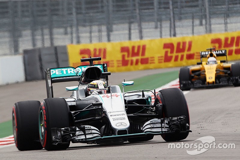 Hamilton krijgt reprimande voor incident in kwalificatie