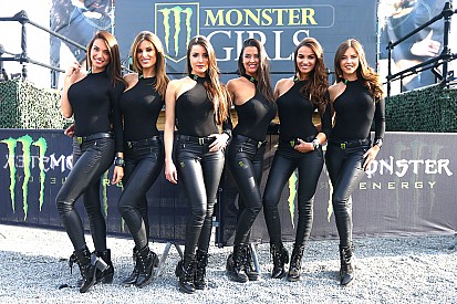 Gallery: le bellezze dai paddock di mezzo mondo