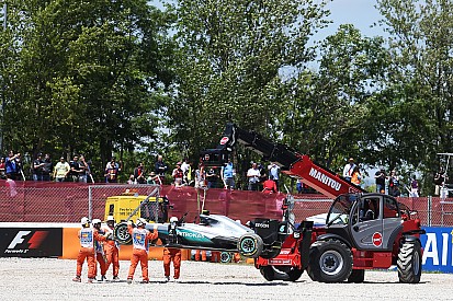 Hamilton y Rosberg fuera del GP de España tras choque