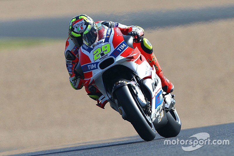 Mugello, Libere 2: Iannone rifila quasi mezzo secondo a Lorenzo