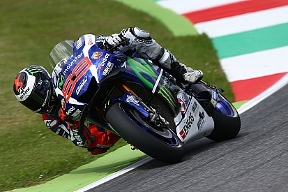 Lorenzo sobre Rossi: “Buscar una rueda es como copiar en un examen”