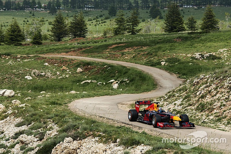 Carlos Sainz rueda con el Red Bull en Beirut