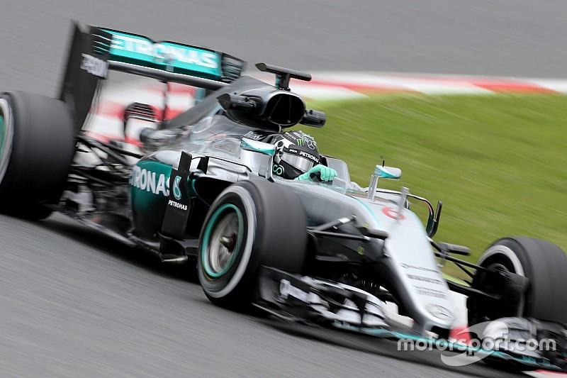 Mercedes pretende