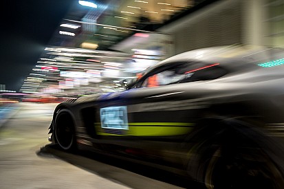 24u Nürburgring: Audi en BMW schakelen zichzelf uit, oranje podium in zicht