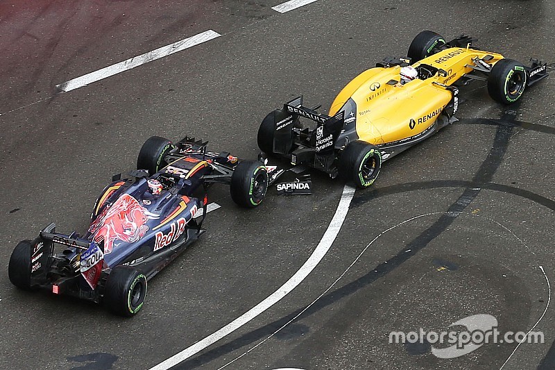 Magnussen boos na crash: