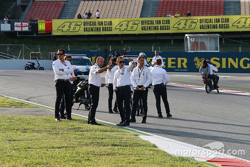 Morte Salom: la MotoGP corre, ma usando la chicane della F.1