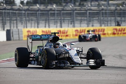 Van, amit jobb, ha nem tudunk: Ecclestone is segített Hamilton motorjánál
