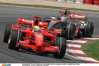 Massa lángolva hagyta el a Ferrari garázsát, de így is nyert