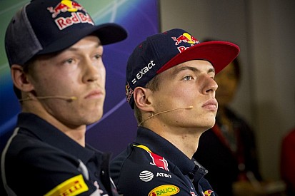 Verstappen azonnal odalépett: már ott van Ricciardo nyakán