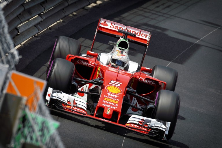 Vettel: „Jó lenne, ha Kimi maradna a csapattársam, de nem rajtam múlik”