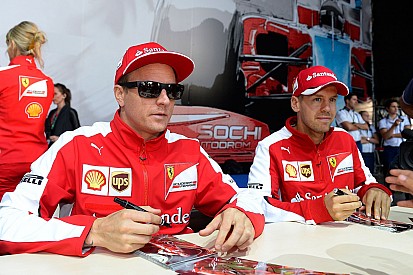Vettel ismét pajzán humorral hessegette el, hogy Michael Jackson akart volna lenni kiskorában!