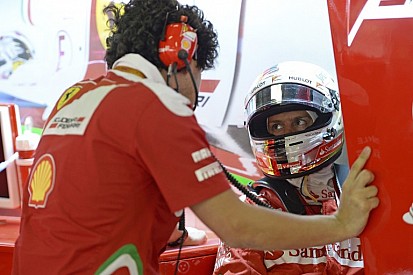 Vettel nyerte az esős harmadik szabadedzést Kínában a Ferrarival