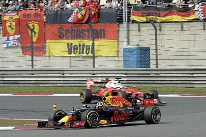Vettel elismerte: Kvyat vétlen, az első kanyaros incidens versenybaleset volt!