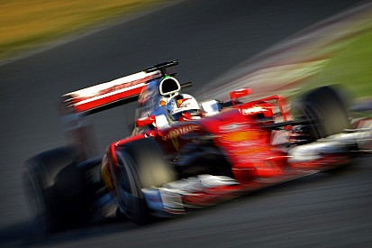 Vettel vezeti az utolsó téli tesztnapot a Ferrarival: megállt a Mercedes!