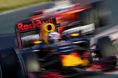Képen a Red Bull sajátos halo megoldása, már üveggel! Itt az új futurisztikus F1-es megoldás