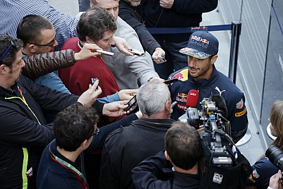 Hópehely és magángép: Ricciardo 21 futamot fog nyerni idén