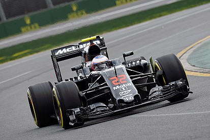 Button nagyon boldog, hogy Alonso jól van