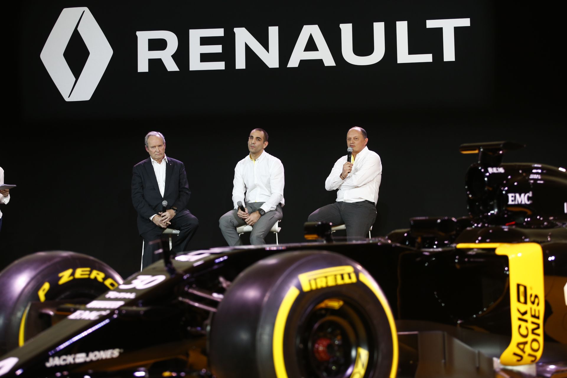 Videón a Renault Sport F1 Team autó bemutatója: a nagy leleplezés
