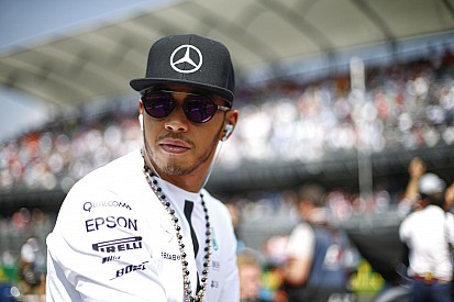Hamilton nagyon durcás Rosberg győzelme miatt, igaza van?
