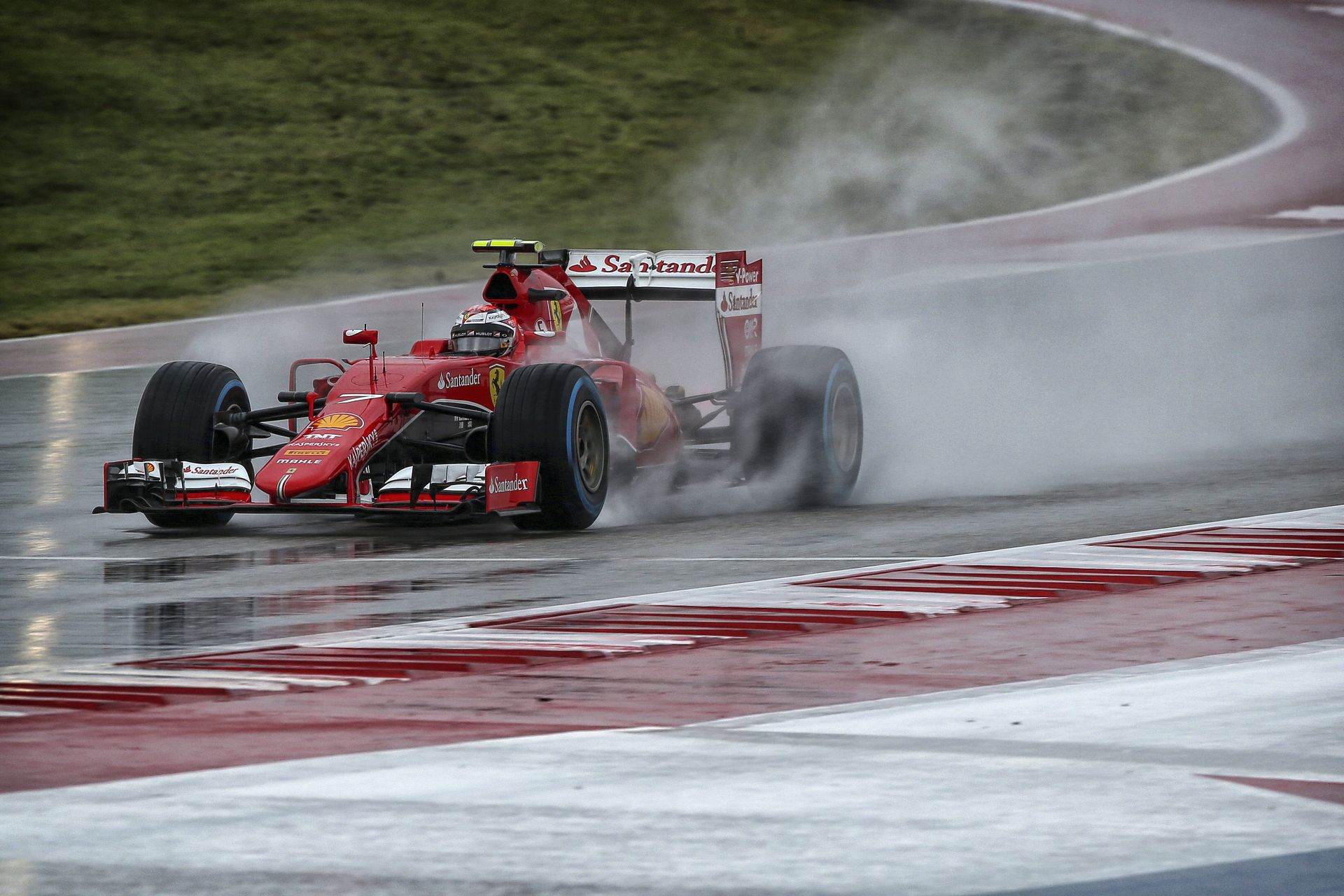 Raikkönen már nagyon unja, hogy vele mindig történik valami