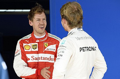 Az év végére csalódásnak tűnik a Ferrari: Vettel sem tud mit kezdeni a Mercedesszel