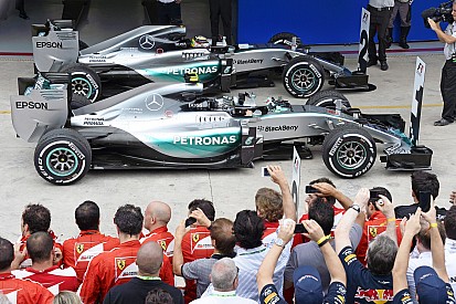 A Mercedes sem tudja, minek köszönhető a változás Hamilton és Rosberg között