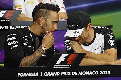 Button szerint Hamiltonnak jövőre egy szorosabb idényre lenne szüksége