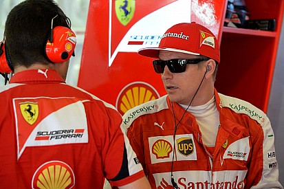 Hakkinen szerint Vettelnek fel kell kötnie a gatyáját, mert Raikkönen visszatért