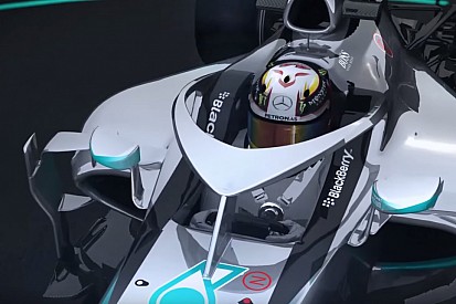 Videón a Mercedes megoldása a félig zárt pilótafülkére