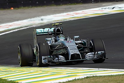 Rosberg az időmérő előtt is legyőzte Hamiltont! Massa a harmadik! Alonso a motor miatt csak 8 kört teljesíthetett
