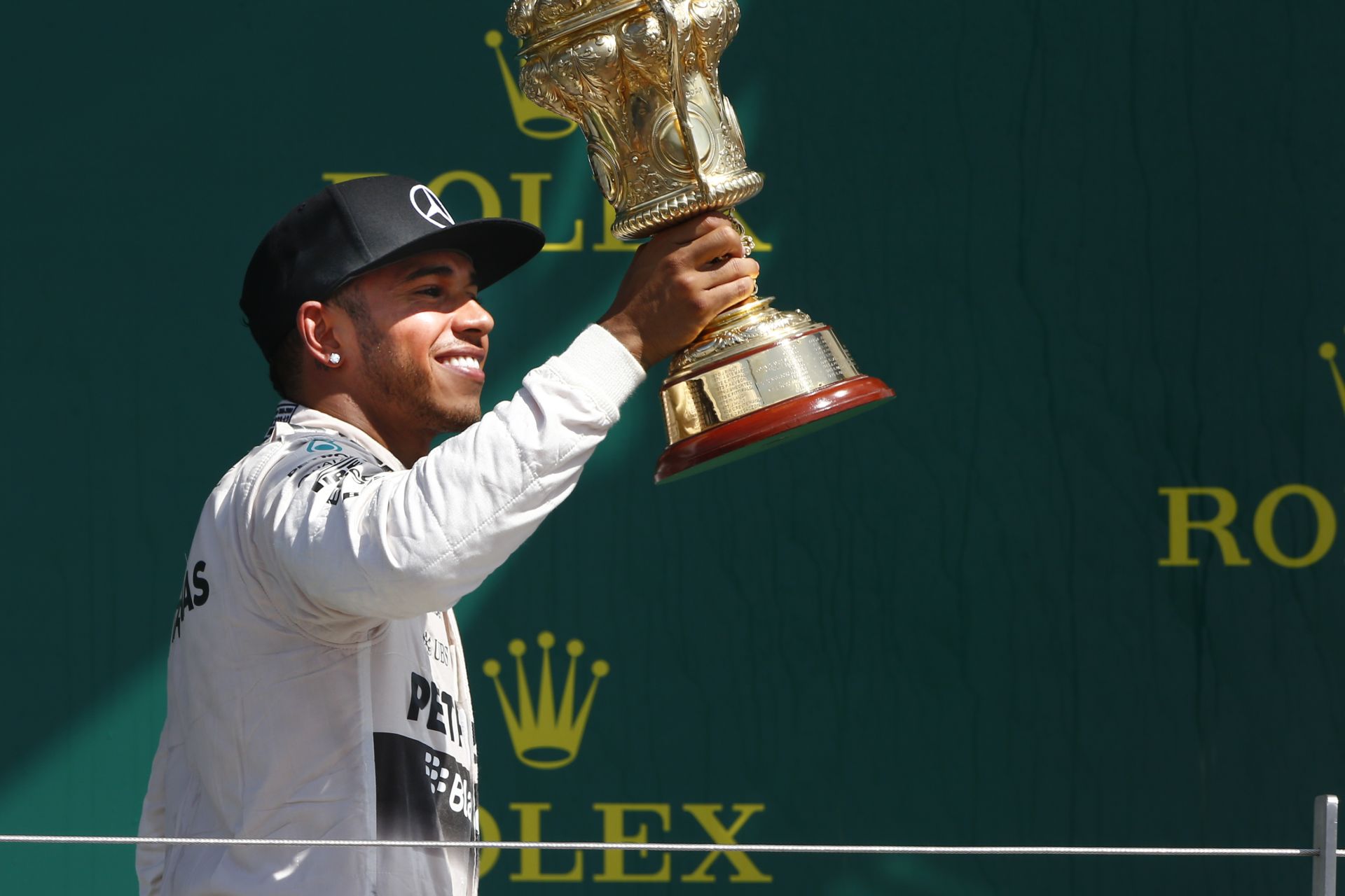 Hihetetlenül nagy embertömeg és Hamilton-győzelem Silverstone-ban: Képgaléria