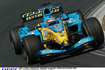 Amikor visszasírod a régi Forma-1-et: Álomszerűen üvölt Alonso alatt a Renault a Hungaroringen