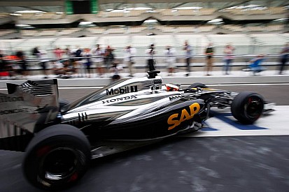 Ausztráliában egy teljesen más Honda-motor lesz a McLarenben, ami különbözik a Mercedesétől