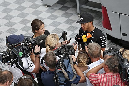 Hamilton: Fú Magyarországon nagyon meleg van, rosszabb, mint egy szauna!