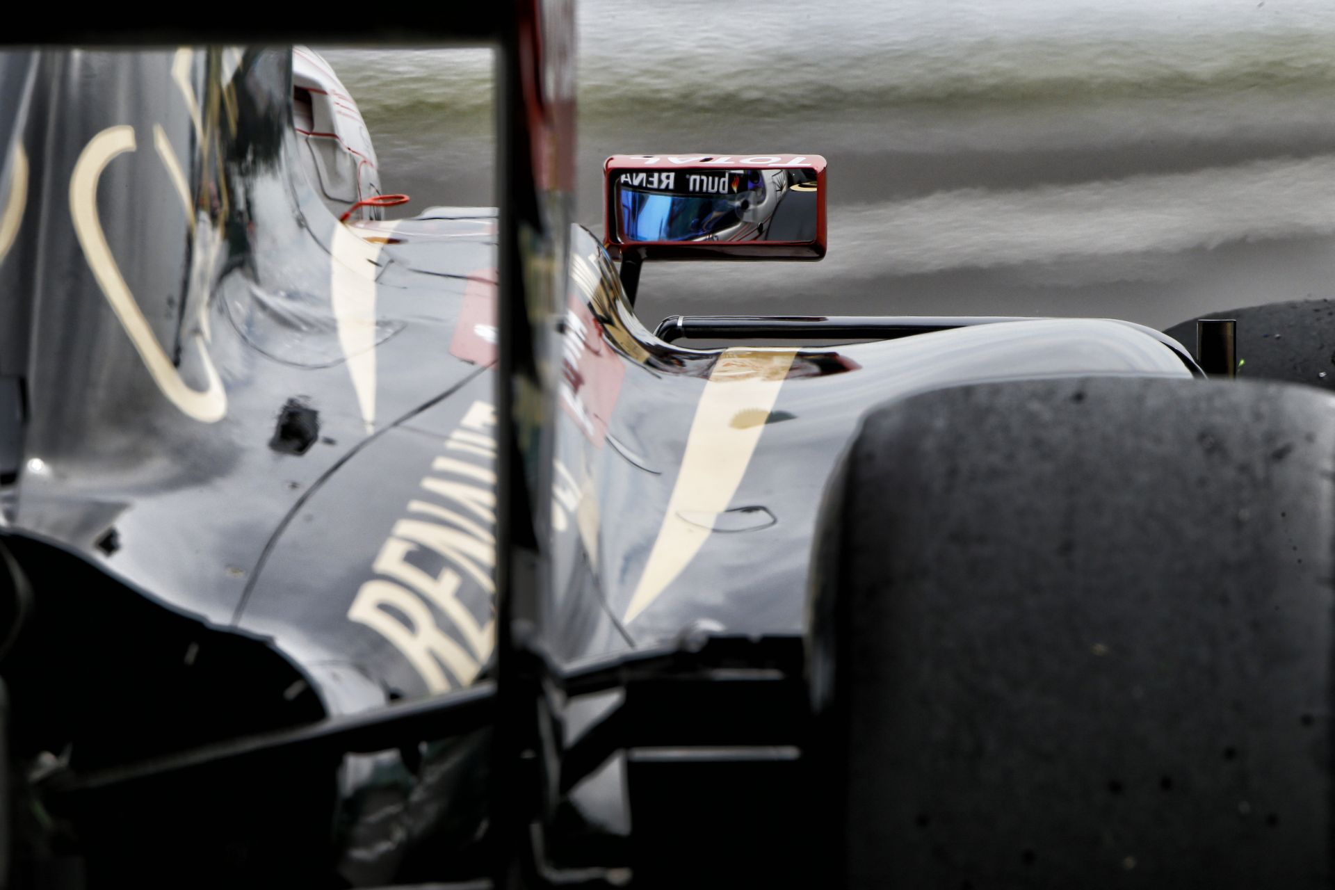 Hivatalos: 2015-től Mercedes motorokkal versenyez a Lotus a Forma-1-ben