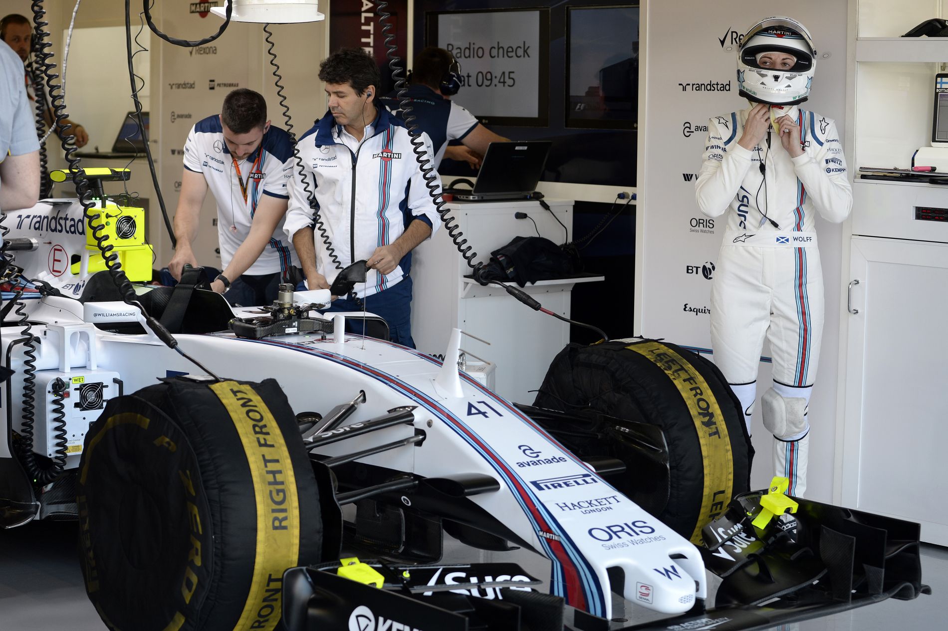 Susie Wolff nem valami jó utas: inkább vezet, mint Bottas mellett ül a C63 AMG-ben