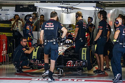 Frusztráltak a Toro Rosso versenyzői: Vergne szerint a nagyi is így körözött volna Szocsiban