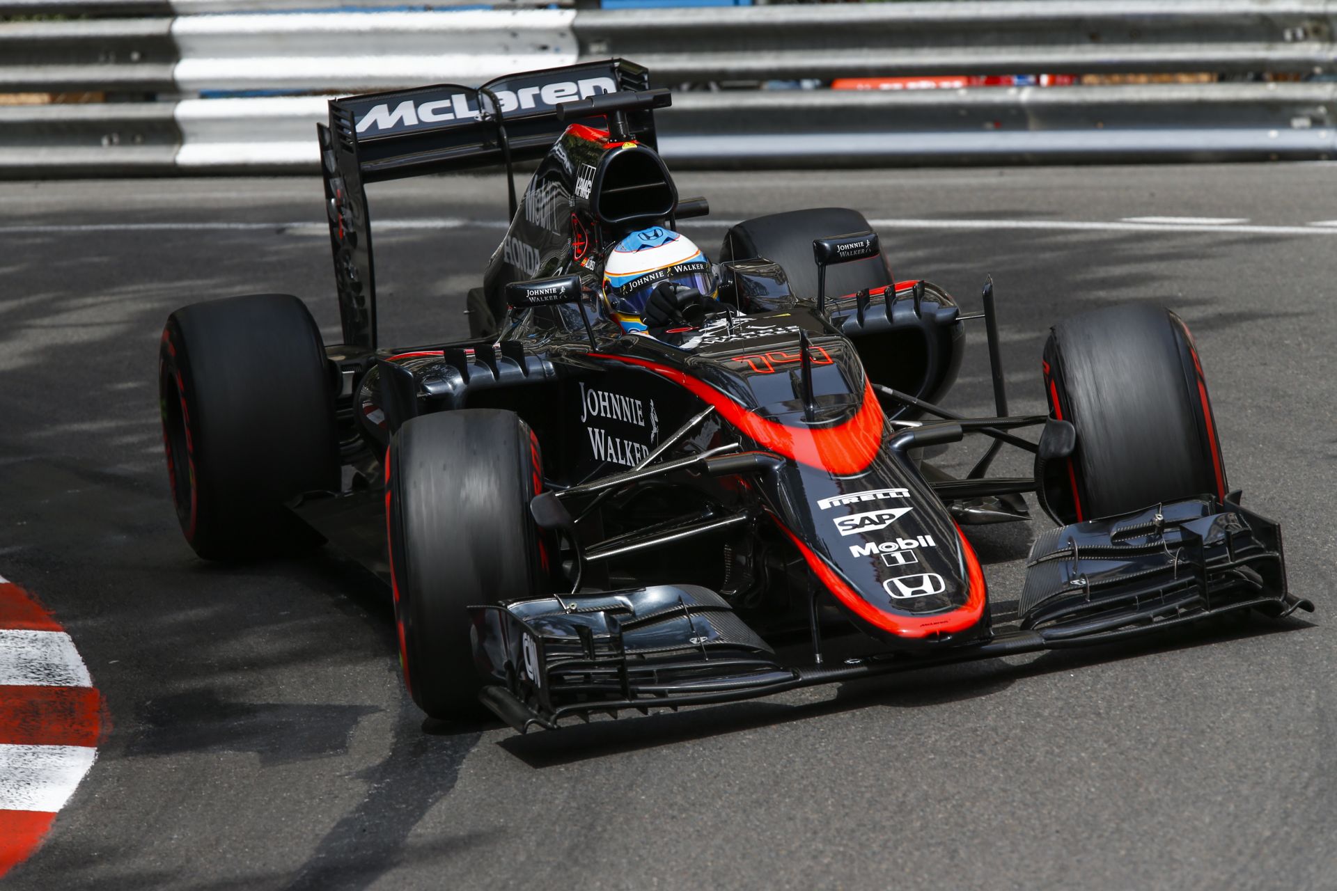 A McLaren-Honda is a rövid orral próbálkozik